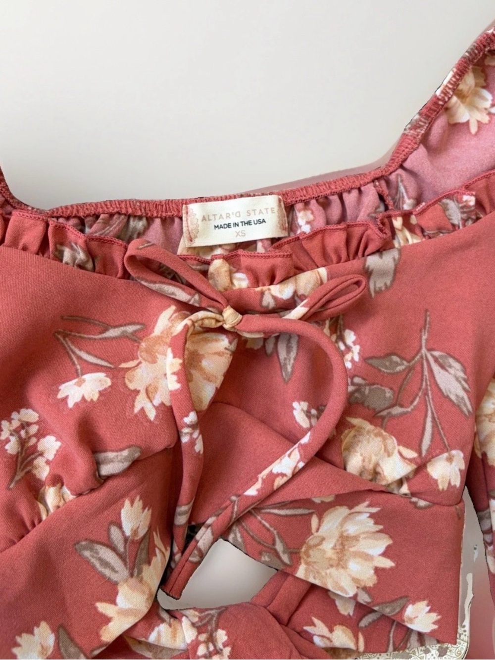 NWT Altar'd State Women's XS Pink Floral Puff Sleeve Tie Cropped Blouse - Picture 7 of 7
